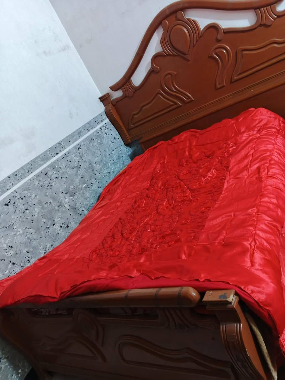 غرفة تسگام خشب اصلي الكنتور 6بيبان ميز تواليت وجرباية وتاج مع زاوية الغرفة  كل خلل مابيها بيع مستعجل الغرفة عايزها بس صبغ السعر 400


**إذا كنت صاحب هذا الإعلان وتريد حذفه لأي سبب، رجاءا أرسل رسالة إلى الدعم الفني**