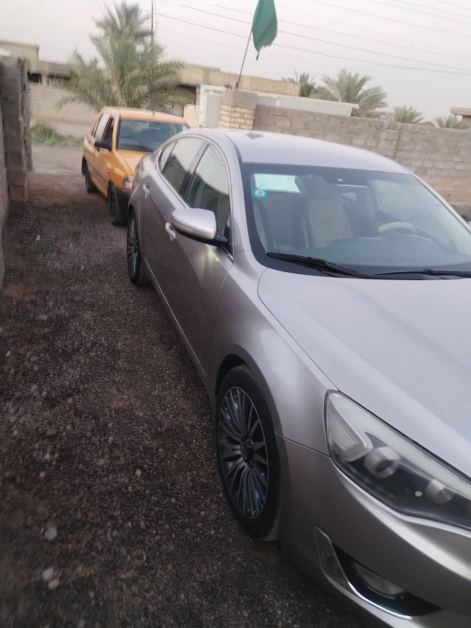 سلام عليكم كيا كادنزا 2014خليجي مكينه مفتوحه مبدل بيهه كازكيت السياره فول ماعده الفتحه السياره خير من الله تراي وين ميعجبك تخم تاير جديد باتري جديد السعر 120 وبيهه مجال ترهم مراوس حسب القناعه رقم ***********
