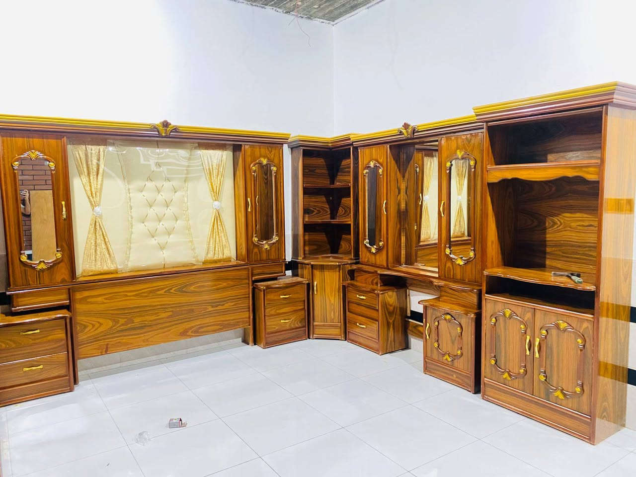 سلام عليكم يوجد قرفه مسرح ملكي صاج داخل وخارج السعر ٩٥٠ وبيها مجال العنوان الرمانه الاستفسار على التلفون ***********
