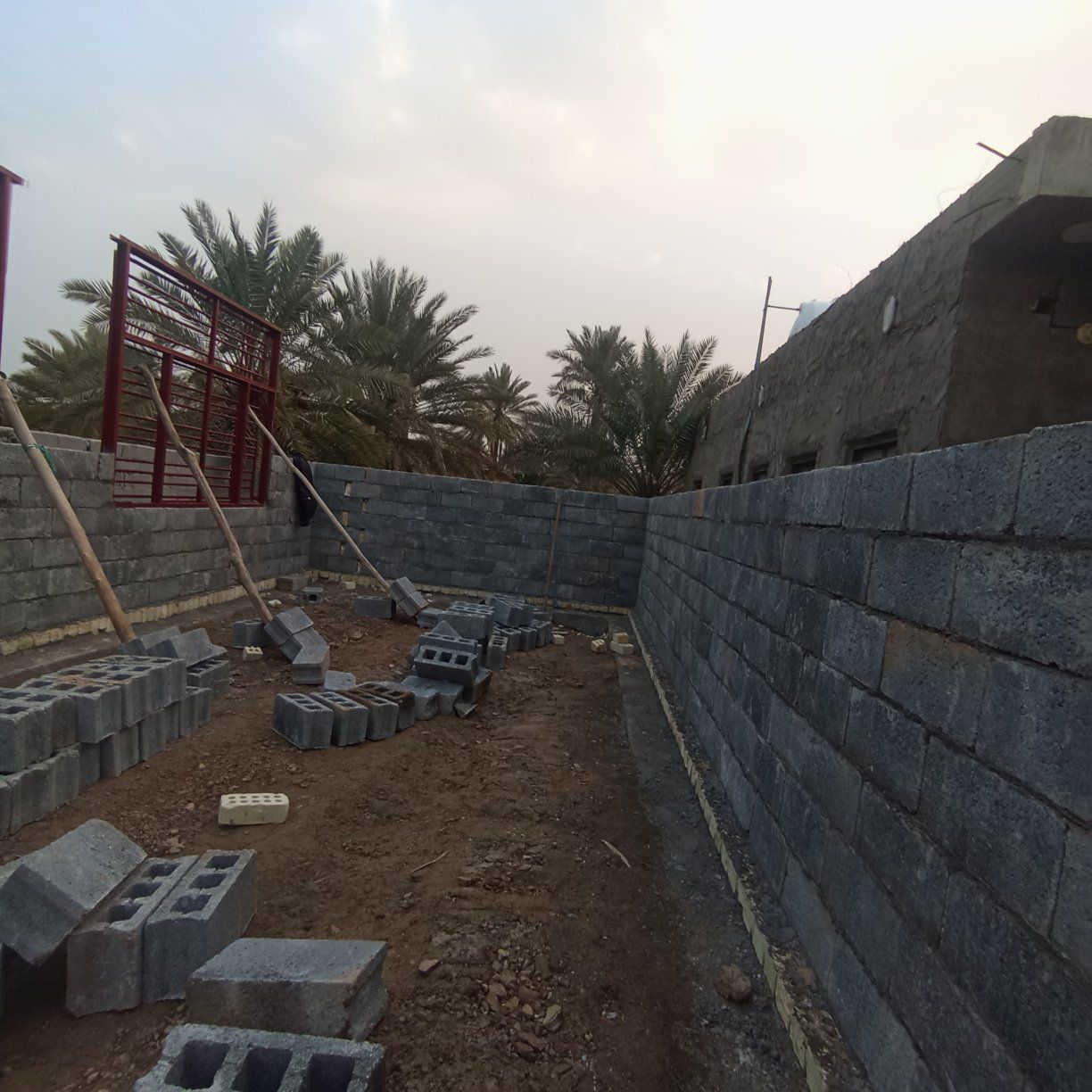 السلام عليكم خلفة بناء طابوك بلوك فرمستون. متفرق حاليا  شغل الي يرضي رب العالمين***********.//***********
واتساب
