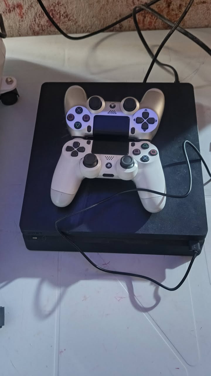 بلي فور نضام9 مهكر
ذاكر نص تيرا
بي 7العاب 
معه 2جوستك
للبيع السعر 290اوبي مجال جدا قليل
العنوان نجف كوفه حي ميسان
الشراي يتفضل خاص أو الاتصال ***********
