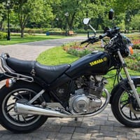 دراجة  ياماها للبيع نضيفة جدا  للتواصل :    07735346959