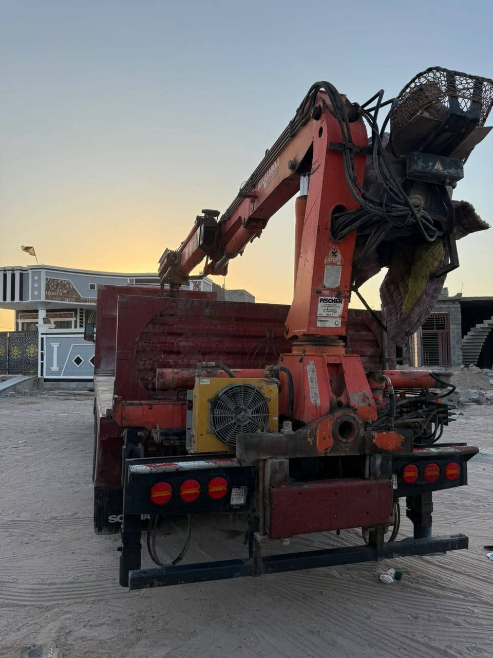 سلام عليكم كرين البيع اطلس حجم 140 سلايتين كسره طويله جديد تونه مبدليله بوش العنوان البصره الزبير رقم الهاتف ***********
