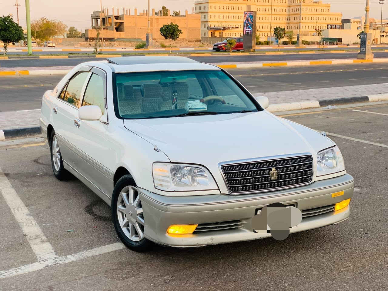 السلام عليكم
للبيع كروان ملكة موديل 2000
رقم بصرة دولي بأسمي .... 
مكفولة من الگص والضربه. 
تحوير النجف فوگ وجوه... كريستال اصل. فتحة سقف. 3 دگم
علماً (نقل جثه) شرط التحويل
شغل درجة اولى. السعر(103) 
للاستفسار.. ***********
