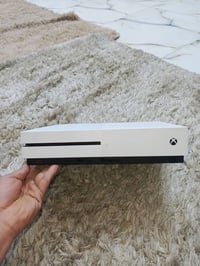 جهاز اكس بوكس وان اس  نضافة ٩٩ ذاكرة وان تيرة مفتوح بس تنظيف  جويستك م...