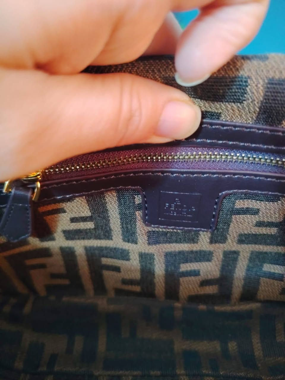 حقبيه من ماركه فندي  كود 00705759 الحاله نظافه 100/100
غير مستخدمه


**إذا كنت صاحب هذا الإعلان وتريد حذفه لأي سبب، رجاءا أرسل رسالة إلى الدعم الفني**