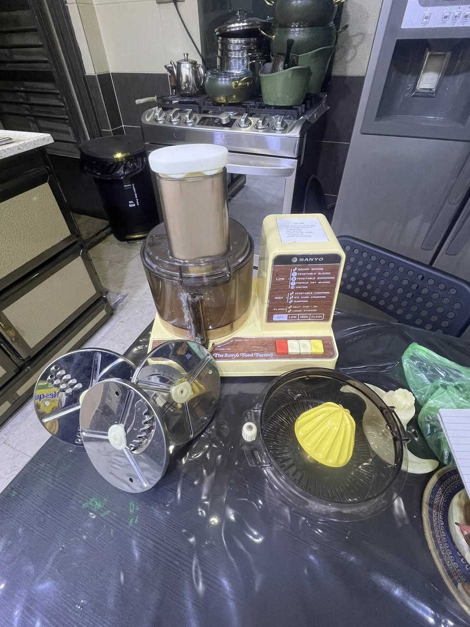 ست البيت
سانيو  اليابانية. 
استيراد الشركة العامة للاسواق المركزيه 
ست عمليات 
محضرة طعام وحمص بطحينة وصلصات 
ثلاث عمليات برش للخضروات بمختلف الاشكال 
عجانه 
و عصارة برتقال ورمان


**إذا كنت صاحب هذا الإعلان وتريد حذفه لأي سبب، رجاءا أرسل رسالة إلى الدعم الفني**