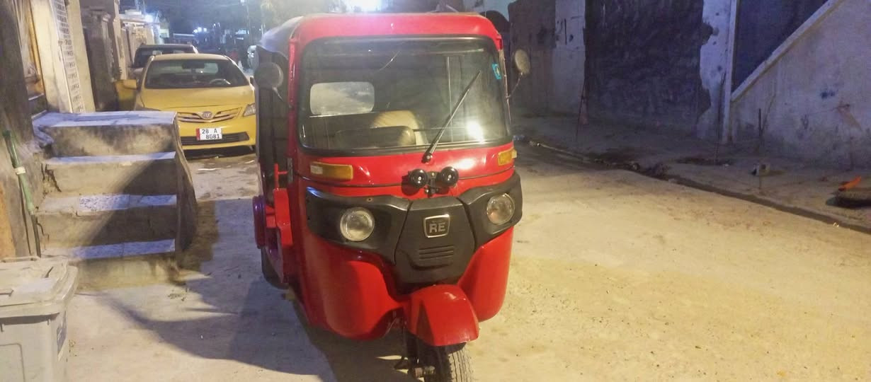 السلام عليكم تكتك للبيع موديل 2018  سنوية ورقم عربي تحويل ثاني يوم لاضربه ولا خياس بس دوس معمره عنوان بغداد الشعب حي البساتين *********** السعر ٥ ونص وبيه مجال
