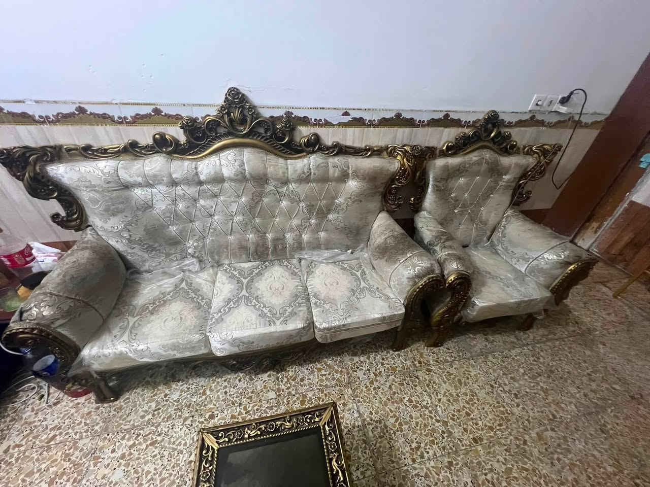 سلامً عليكم تخم تاج نضافه أمام عينك ويا ثلاث طبلات جام. المكان الشعب حي سومر رقم ***********

