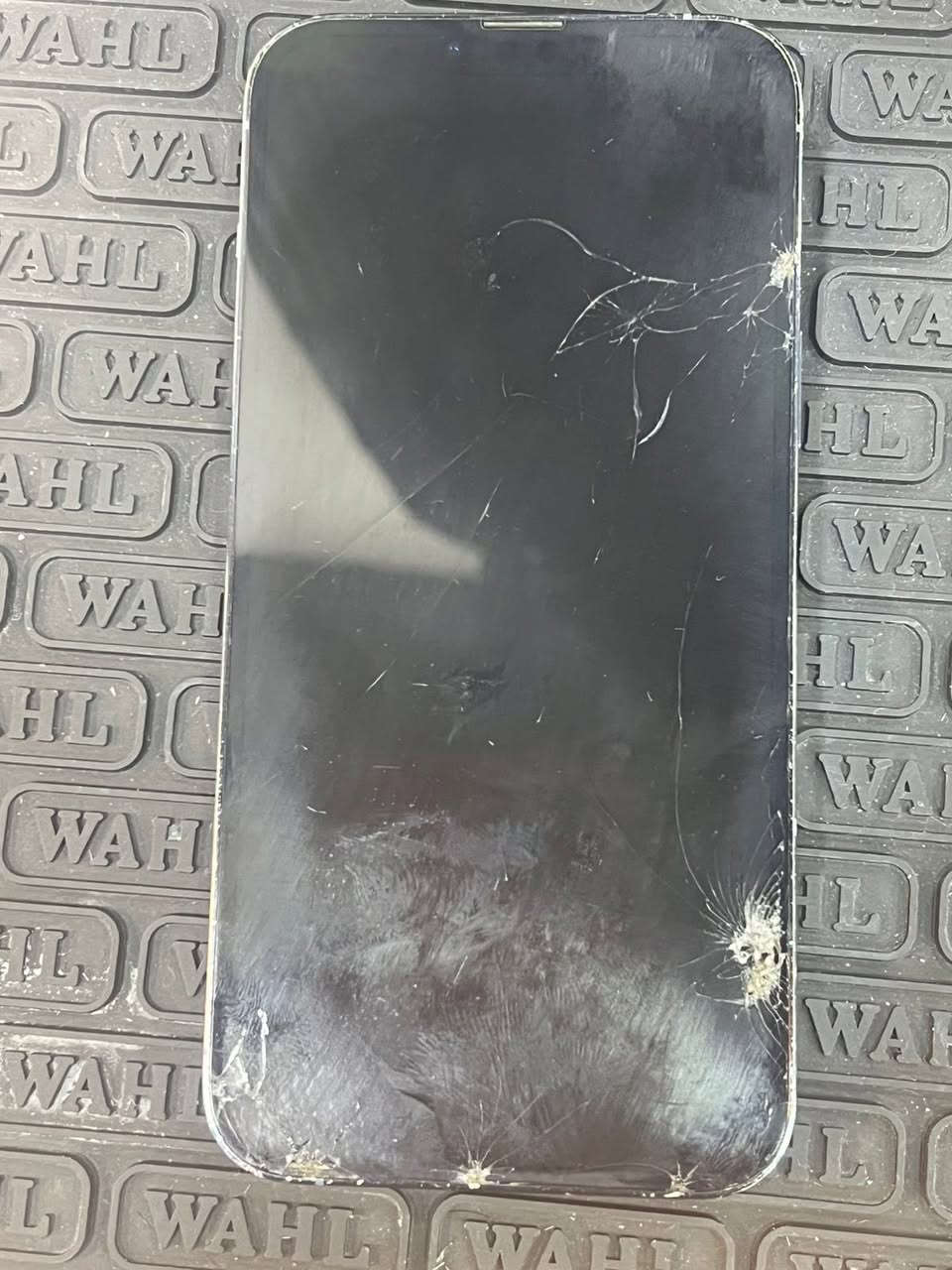 ايفون 13 برو ماكس ضهر وشاشة مفلش  وبي خط خفيف بشاشة بس لمس كلشي ما بي جهاز ممبدل كلشي بي بطارية ٧٨ ذاكرة256. سعر ٣٥٠ وبي مجال بصيط رقمي ***********
