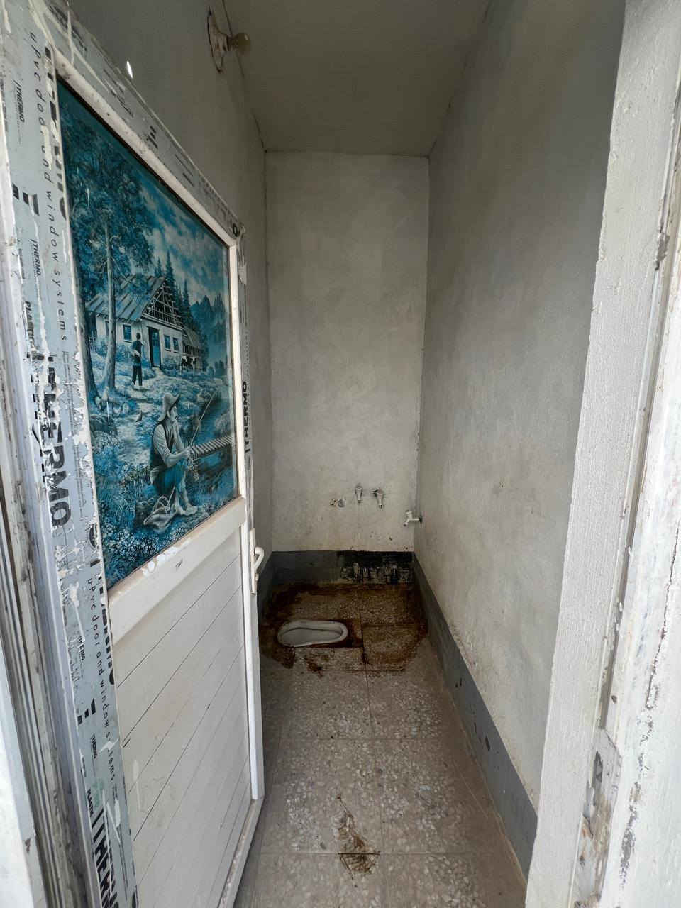 السلام عليكم بيت في علوة الفحل المساحه 55 متر بناء غرفه صاله مطبخ حمام مكشوفه البيت قرار 25 يعني مشمول بلتطويب البيت جاهز و ممسكون البيت منطقته حلوه كذالك السعر 15 قفل و مستعجل على بيعته رقم تلفوني ***********
