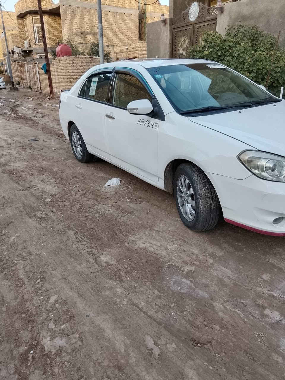 سياره البيع موديل ٢٠١٣ سياره جاهزه ونظيفه مابيه اي شي مكانه ناصرية مركز سعره ٦٠ وبيه  مجال رقمي ***********
