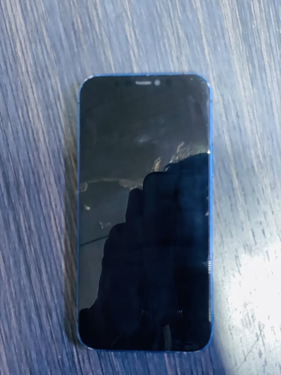 السلام عليكم
ايفون 12 عادي 
ذاكره ١٢٨
مبدل شاشه وبطاريه اصليه وبي الكامره الخلفيه غواش قليل 
السعر ٢٠٠ الف 
للاتصال *********** مكاني بغداد الكرخ
