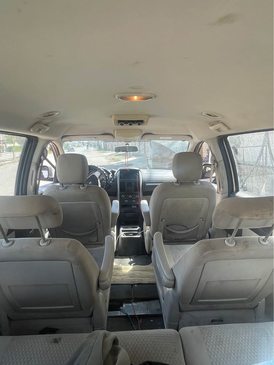 دوج كرفان موديل 2010بدون صبغ   كير محرك جديد تبريد تدفئة مركزي شرط رقم موبايل *********** كركوك, العراق
