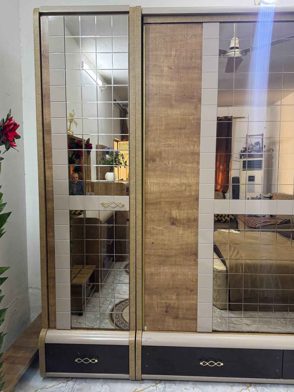 غرفه 11 قطعه تركي نظيفه كلش ما بيه اي ضرر  كنتور اضافي الظهر بلوك السرير مخزن  السعر مليون وبيه مجال العنوان بابل المركز م  ***********
