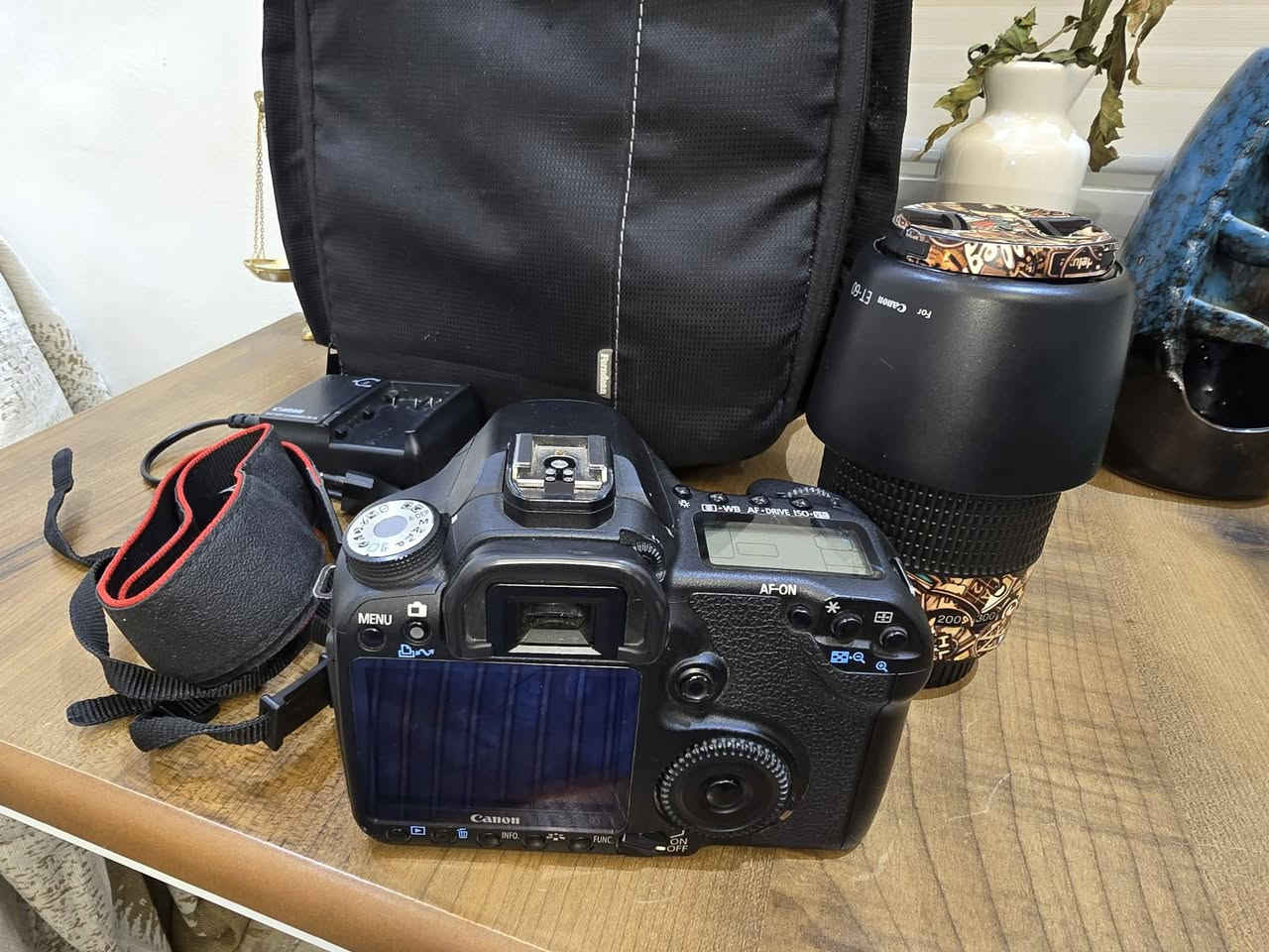 سلام وعليكم كامرة كانون 50D 
كامل ملحقات 
عدسة اضافية رياضي 
شاحنة 
جنطة 
كيبل نقل صور 
مكاني بصرة الاستفسار خاص


**إذا كنت صاحب هذا الإعلان وتريد حذفه لأي سبب، رجاءا أرسل رسالة إلى الدعم الفني**