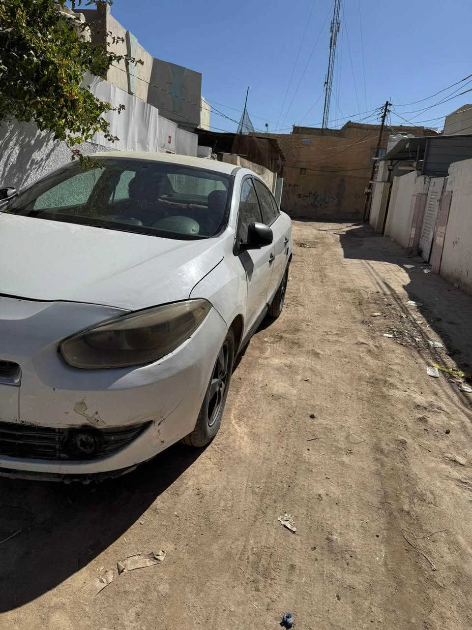 رينو فلونس موديل ١٢ سنويه جديده 2031 
مكينه وكير كفاله المكينه قبق اصفر المرغوب 
مابيها حادث بيها بيبان ٣ بس صبغ
مكانها حله 
رقمها بابل 
السعر 63 وبيها مجال *********** بس واتساب حلة, بابل
