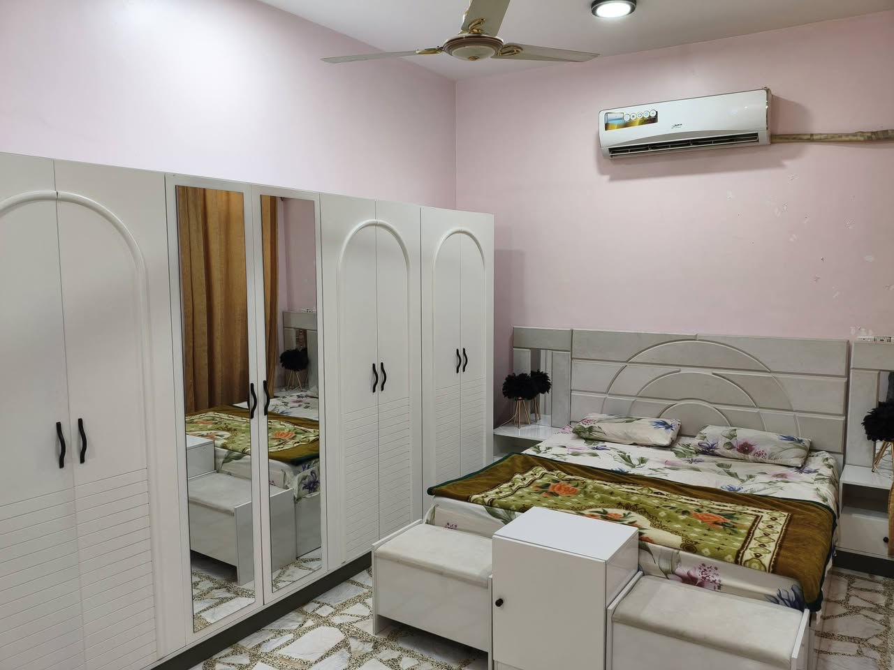 السلام عليكم
غرفه تزكام عراقي على شكل تركي صار اربع اشهر من اخذتها نضافه فول وشرط احلى من الي بل صوره السعر 2300 وبيه مجال قليل للشراي 
اليحب يتواصل واتساب او على خاص 
***********
