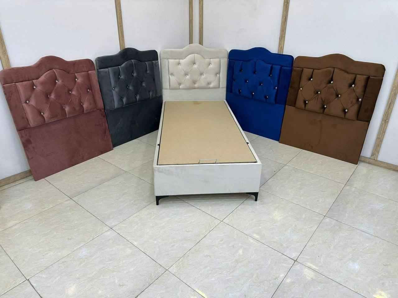 سرير خزن شغل عراقي ممتاز 
نفر 
نفر ونص 
نفرين بغداد, العراق


**إذا كنت صاحب هذا الإعلان وتريد حذفه لأي سبب، رجاءا أرسل رسالة إلى الدعم الفني**