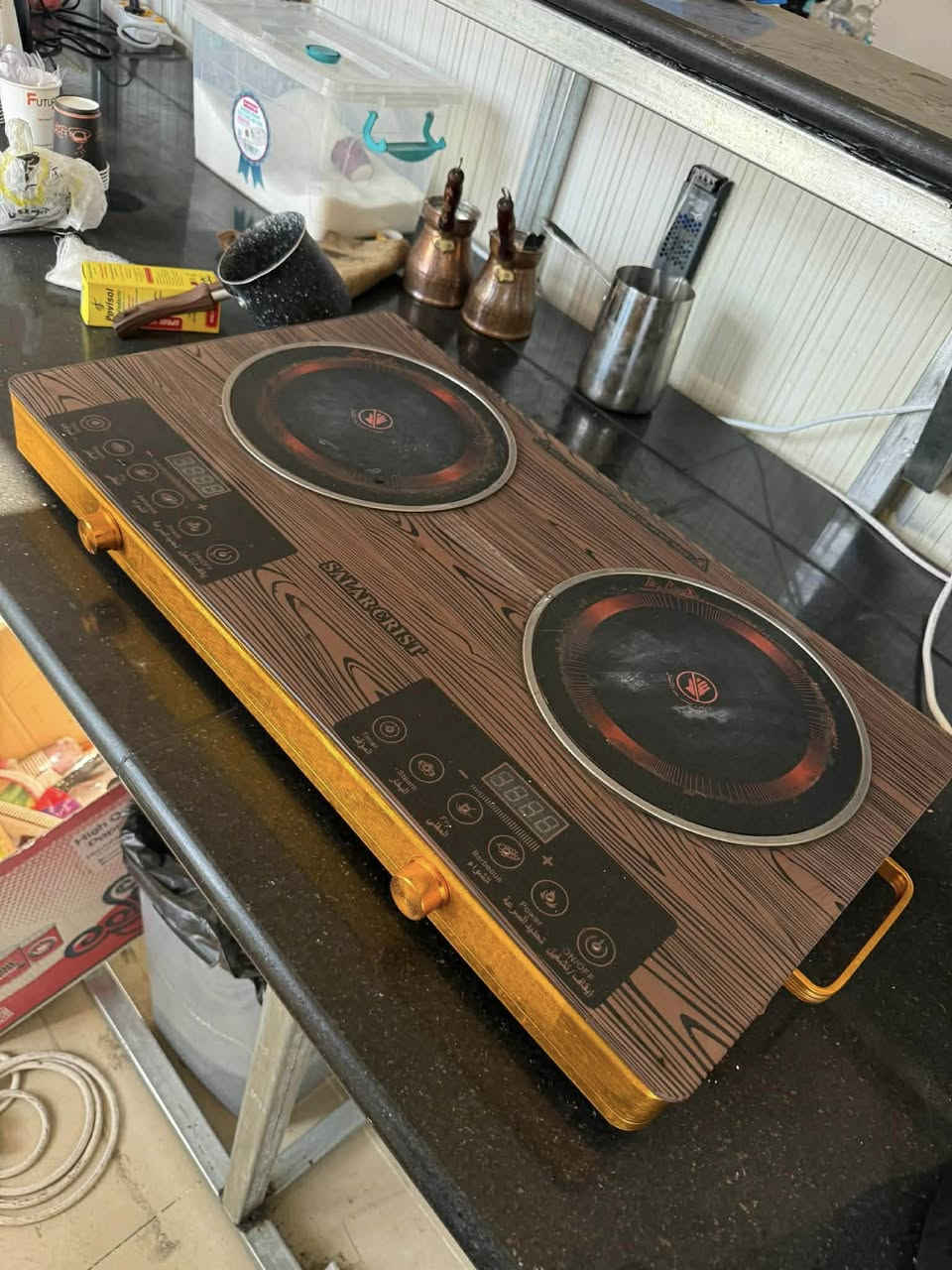 للبيع شلعه اغراض كافتيريا ١٩ ميز طعام ومع كل ميز اربع كراسي مع اغراض الكافتيريا من كاشير وخلاطات وقناني وفرن وشوايه وعارضه مشروبات ومرشحه وجهاز كهوه


**إذا كنت صاحب هذا الإعلان وتريد حذفه لأي سبب، رجاءا أرسل رسالة إلى الدعم الفني**