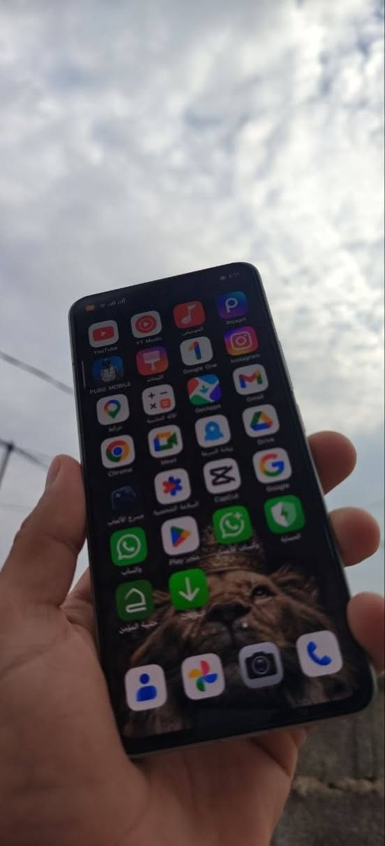 للبيع: الوحش Xiaomi 14T Pro (مستخدم استخدام راقي)

جهاز متكامل يجمع بين قوة الأداء وكاميرات لايكا الشهيرة، مثالي للألعاب والتصوير الاحترافي.

 أهم المواصفات والمميزات:

الذاكرة والتخزين: 512 جيجابايت (مساحة عملاقة لكل ملفاتك) مع 12 جيجا رام (+ خيار توسعة الرام).

المعالج: Dimensity 9300+ (أقوى معالجات الفئة الرائدة، أداء صاروخي في ببجي والألعاب الثقيلة).

الشاشة: CrystalRes AMOLED بتردد 144Hz وسطوع خيالي يصل لـ 4000 nits (وضوح تام تحت الشمس).

الكاميرات: نظام تصوير Leica الاحترافي، عدسة رئيسية Summilux بدقة 50 ميجابكسل (تصوير ليلي سينمائي وعزل رهيب).

الشحن والبطارية: بطارية 5000mAh تدعم الشحن السريع بقوة 120 واط (يشحن بلمح البصر) مع دعم الشحن اللاسلكي بقوة 120 واط.

المتانة: مقاوم للماء والغبار بمعيار IP68.

✅ حالة الجهاز:

الذاكرة: 512GB.

النظافة: (اخو الجديد 100/100: نظيف جداً

 (مع كامل ملحقاته).

💰 السعر المطلوب: (700)وبي مجال ومستعجل على بيعته

📞 للتواصل: (***********).
