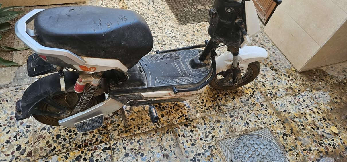 الدراجة نضيفة فقط تحتاج شحن بطارية السعر 150
***********
