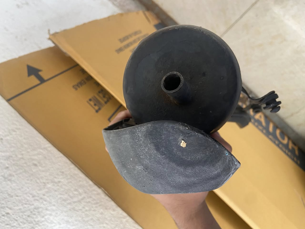 سلام عليكم كفرات ماكس عده البجم بيهن ثلمه بل حافه بس اصليات بلادي مال ماكس عدله وكزوز بلادي فول ملاح مابي قطره لحيم كلهن ب50 الف قفل 
مكاني البصره العشار
رقمي ***********
