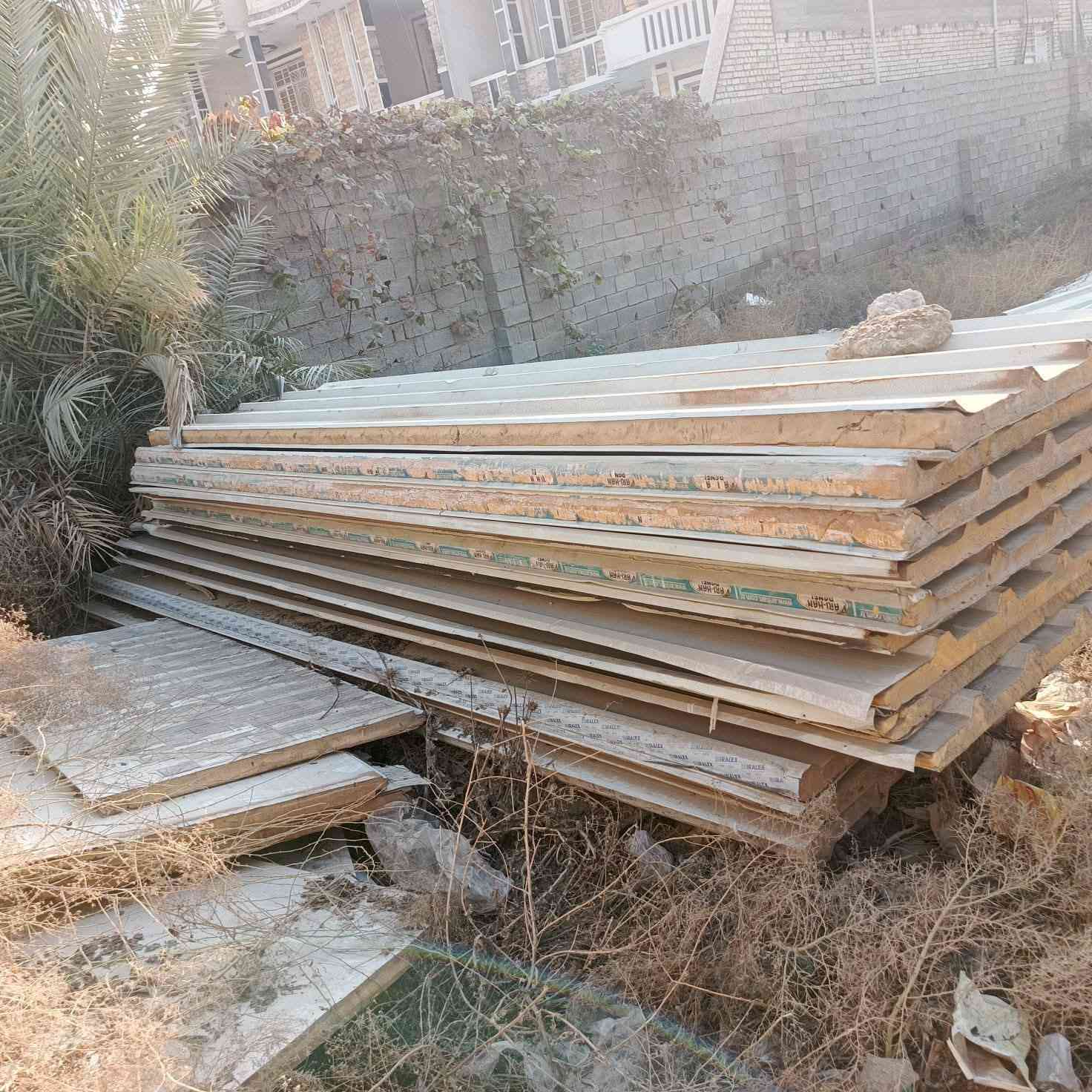 سندويج للبيع العنوان بغداد الغزاليه قيم باليرضه الله وخذهن 
١٠قطع الطول ٥ متر *********** اتصل ودلل
