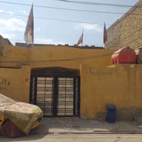 دار للبيع المساحه 200متر ملسح قاطين يتحوي على اربع غرف ثنين جوه ثنين ف...