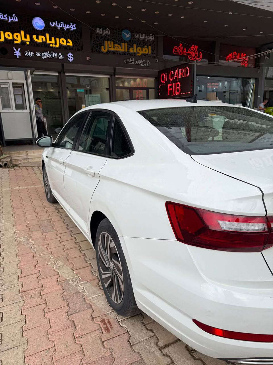 Jetta SEL 2021 
جيتا فول فول مواسه فات 
سه ياره كه زور خاوينه و يه ك ده سته 
ته نها 28,000mile رويشتوه 
موديل ٢٠٢١ 

بونيد و چاملغي سه ياق صبوغة ئيرباگ سيسته م كراوه 
چاملغي دواوه تعديل 

بصمة-شغال-پانوراما-كوشين جلد-هيتر-خزن-
ئاوينه رادار -راداري پيشه وه راداري دواوه - 
لايت ليد - كاميرا - بريك بصمة- شاشه ئه ليكتروني ……زور مواسه فاتي تر 

رقم شانصي 
‏3VWG57BU6MM025896

نرخ 161 ورقة مجاليكي كه م 
ژماره ي خاوه ن 
*********** أربيل, العراق

