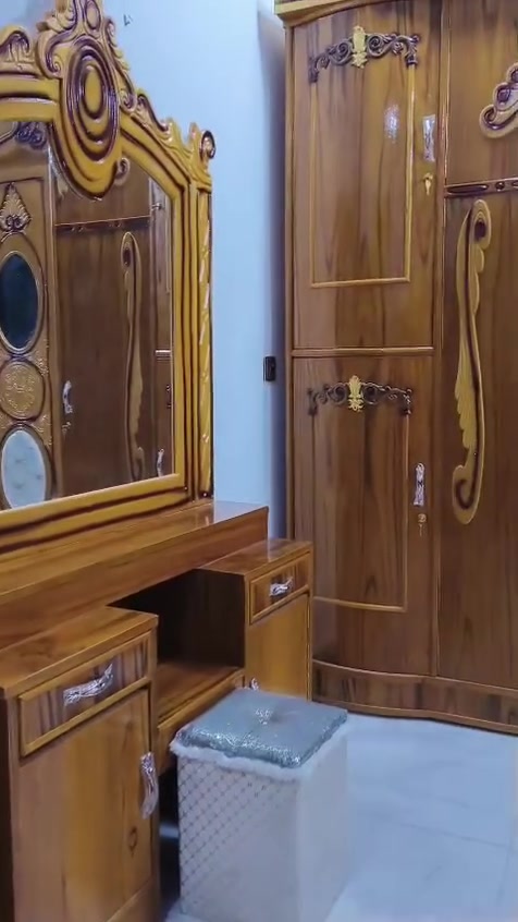 غرفة جديده صار ٤اشهر من اخذتها مستعجل ع بيعتها 
ب مليون و١٠٠وبيها مجال  ***********
