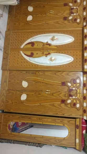 غرفه اخشاب للبيع ام 6 طلاك 
سعرها 400 مستعجل على البيع
***********
