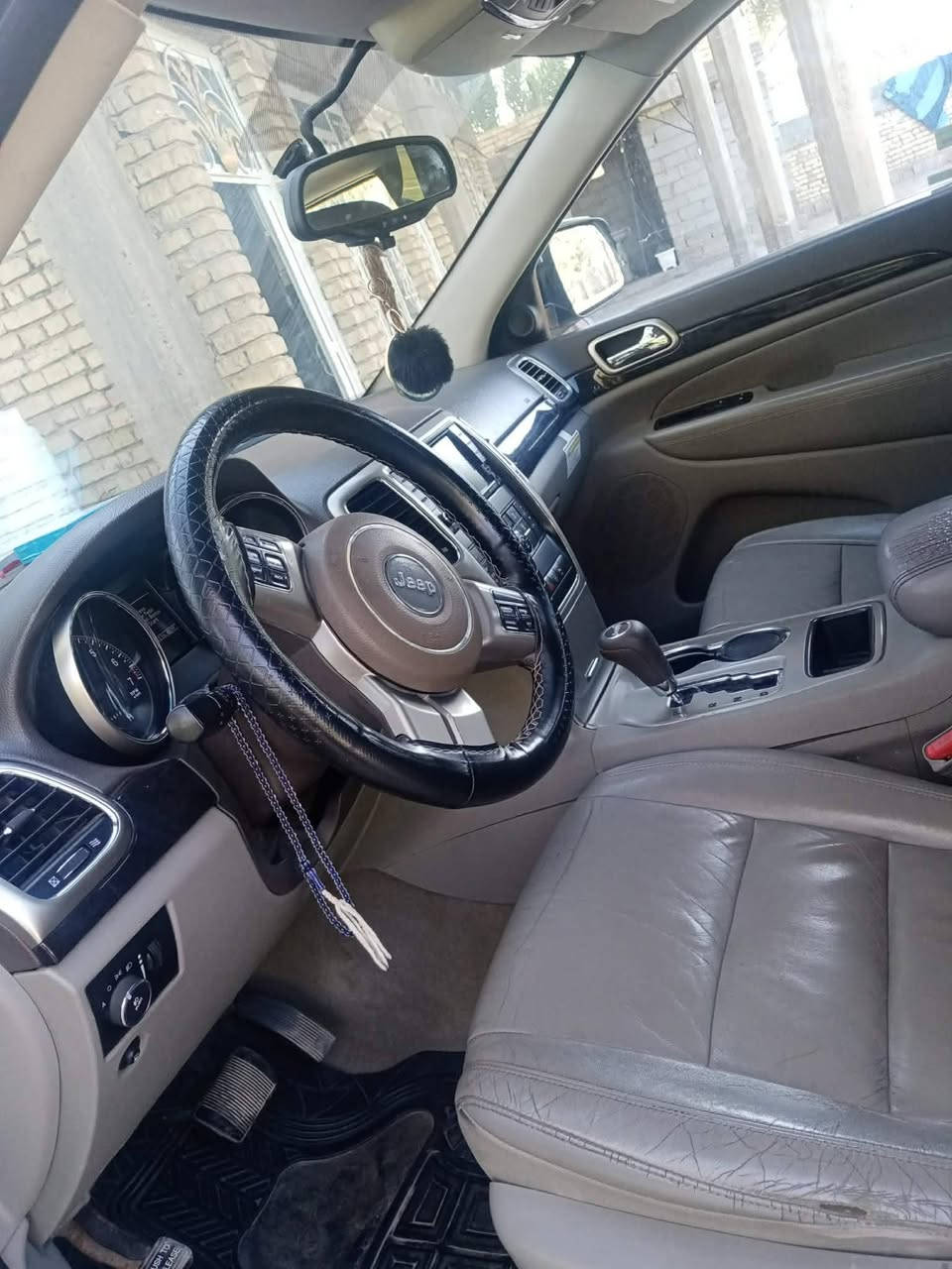 جيب لاريدو موديل 11امريكي رقم بغداد انكليزي مكينه 3600 المرغوب جاهزه من تبريد وحداديه السياره كلش نضيفه ماتخسر عليه التحويل ثاني يوم غير متواجد عل الفيس ولا واساب فقط الاتصال عل الرقم *********** بابل واعتذر إذا اتصلت اولكيته مغلق لأن الشبكه ضعيفه يمي  للمعلومات السياره بيه سونار شوف الصور السونار واتصل السعر 137 او بيه مجال
