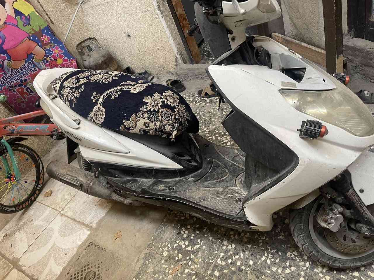 السلام عليكم دراجه سكنس فحل للبيع السعر 500وبيه مجال دراجه نضيفه كلشي مابيه مكانه الكريعات للتواصل ***********
