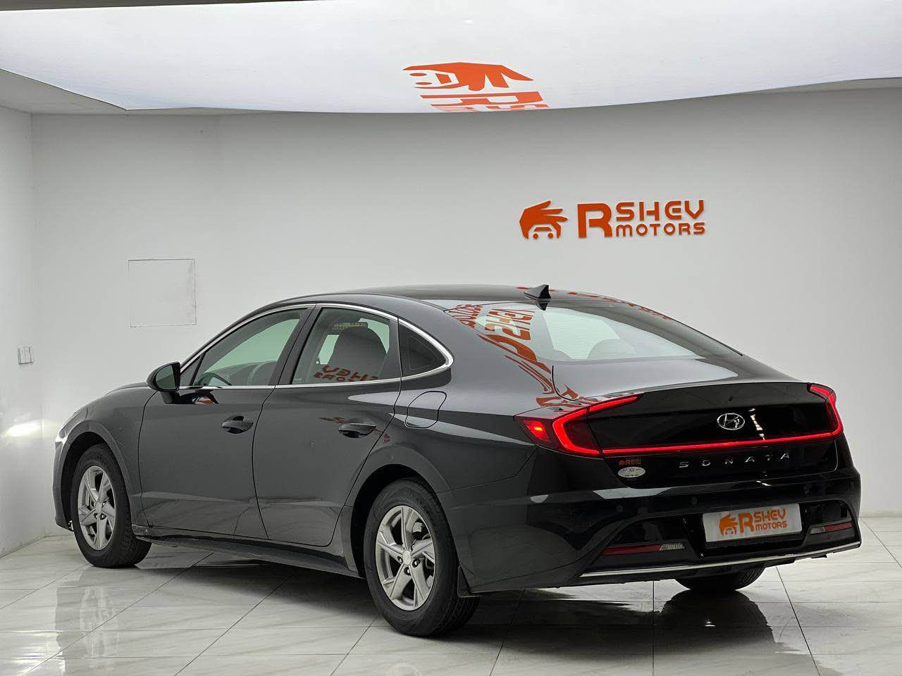 Hyundai Sonata 2021
هيونداي سوناتا ٢٠٢١
مواصفات SE

مكينة ٤سلندر حجم ٢.٥لتر تنفس طبيعي
ماشية 79,000ميل و بحالة جداً ممتازة 

السيارة حتي الدعاميات بدون صبغ مكفولة من كلشي
السيارة كلش حلوة و نظيفة

السيارة رقم دهوك الدولي سنوية جديدة و ب أسمنا و اكيد شرط التحويل 
مكفولة من كير و محرك و كهربائيات

و ب سعر(170$) ورقة و بيها مجال

مكان السيارة

دهوك -معرض ارشف R-Shev
رقم51 من معارض التيرمينال 

***********
*********** دهوك, العراق
