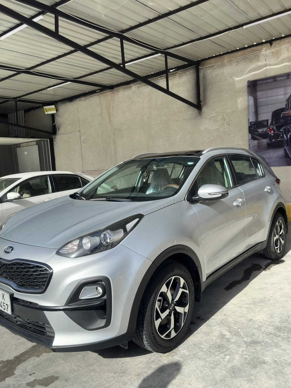 السلام عليكم كيا سبورتاج                                       موديل 2021                                                                        لون سلفر / خليجي /نص مواصفات /بانوراما على طول السيارة /السقف اسود /كامرة خلفيه /السياره بدون بدون صبغ بدون حادث مجرد اكو كم طخه خفيفات  السيارة نظيفه شرط نعومة المحرك الصيانه فقط عند الوكالة /.  ماشيه 107,870 رقم اربيل 
السعر 210$وبيها مجال بسيط  مكان السيارة كربلاء 
متواجد على الفيس 
***********
