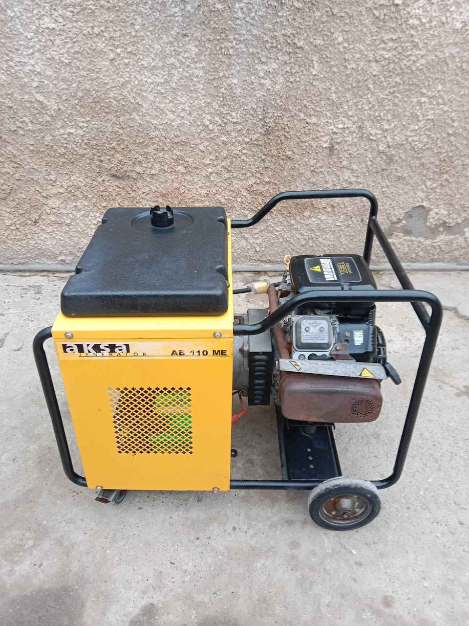 مولده اقصى بانزين يابانيه
2 بستم 10 كيفي 40 امبير ابلاديه باتري جديده صوتهه كلش هادء تشتغل سلف وهندر بعدهه ابلاديه عل وضع الشركه السعر💵 مليون وربع 
📱
***********
***********
