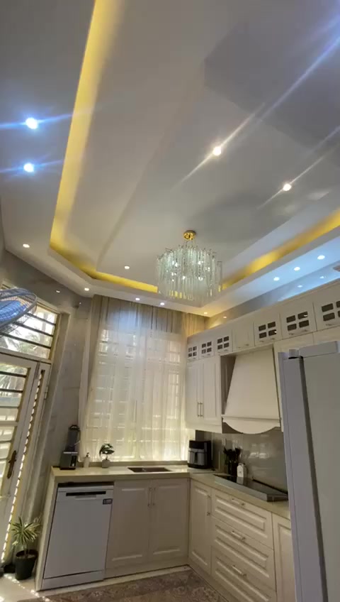 بيت للبيع زراعي سديناويه قرب الدله  عالشارع السايدين مقابل مدرسة بغداد بالفرع شارع ال عبود سعره ب125قفل مابيه مجال  الطابق الاول غرفتين مطبخ بارد مطبخ حار صحيات 2 مدخل  استقبال 6مترات في 4 صاله 7مترات في 4 منور الطابق الثاني غرفه 6مترات في 4 وغرفه 5في 4 وصاله وصحيات عوزهن سيراميك فقط وسطح *********** لانتعامل مع المكاتب او عن طريق المكاتب
