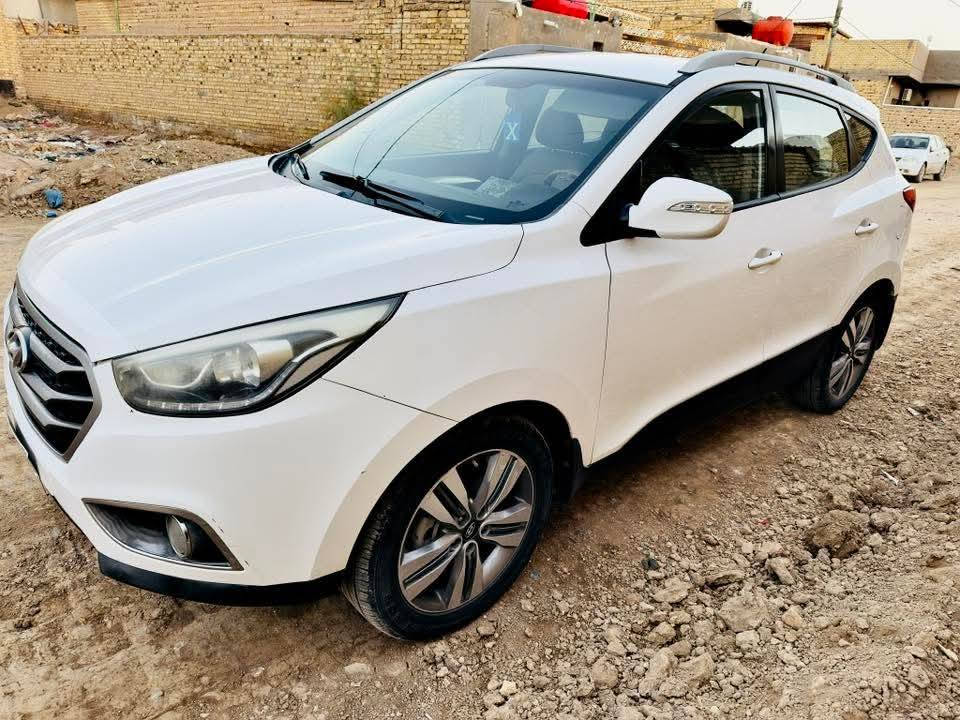 السلام عليكم 
توسان خليجي  موديل 14 شكل 15    مكفوله كفاله عامه من صبغ وحادث محرك 2400   دوش ماشيه 82 كليو متر 
رقم انكليزي بأسمي رقم الهاتف ***********
