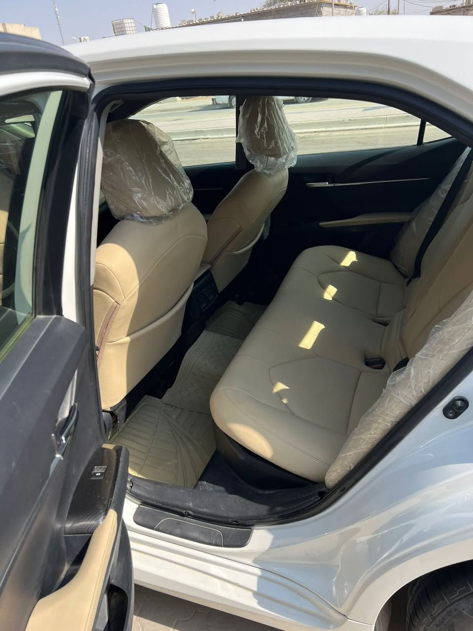 كامري تكسي دبي  2023 محدث
2020 اصل ، صبغ عام بدون ضرر 
مع نسبه غرق ماماثره على شي 
كهربائيات السياره شغاله من الدعاميه للدعاميه من دون اي نقص او خلل ، 
سنويه جديده باسمي تنتهي ٢٠٣٠  ورقم دولي ، السياره مال جناي مسويلها ادامه ومابيها اي نقص (مكينه وكير وتبريد كفاله ) 
ماعدى بطاريه الهايبرد بيها ضعف بلخلايا 
نصهن تعبانات . السعر 128 وبيها مجال للشراي . للاستفسار اكثر اتصل 
***********
مكاني البصره / الزبير
