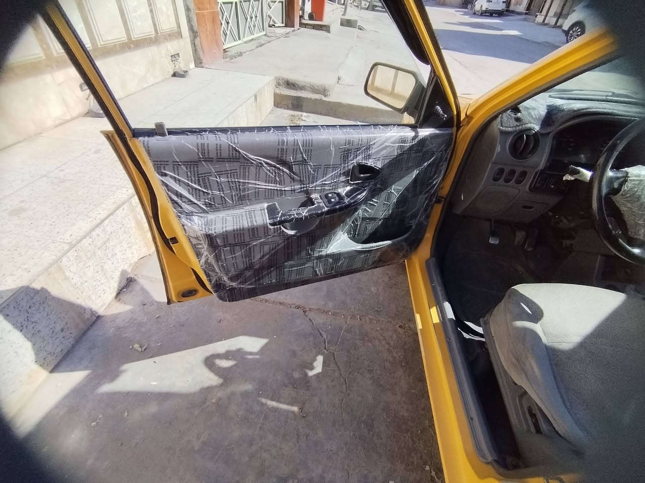 السلام عليكم سيارة سايبه للبيع او للمراوس حسب القناعه السياره موديل 2017 سياره بسمي مكفوله من كلشي السياره بعد احله من الصوره مصفره هيئه وغرامات  تدفئه تبريد كهربائيات كلها شغاله تخم تاير جديد المكينه لاتبخير ولا تنقيص مكان السياره صلاح الدين قضاء بلد السعر 42 وبيها مجال اي استفسار الاتصال بل رقم *********** خضوري الحجي
