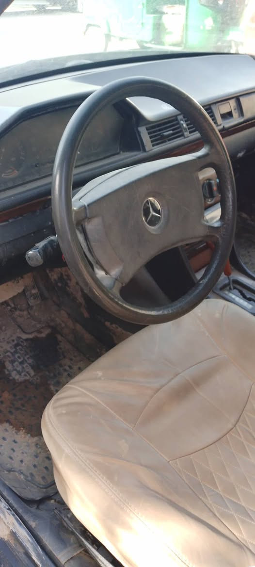 السلام عليكم عندي سياره دب موديل 87 مكينه وقير بطه ماكينه جديده بس عندي بيها شغله واحده البق مالها ما قام يجي عندي السياره عارضها 35 وبيها مجال رقم الماني مشروع وطني تحويل ثاني يوم كهربائيات عداديات فول رقم تليفوني ***********
