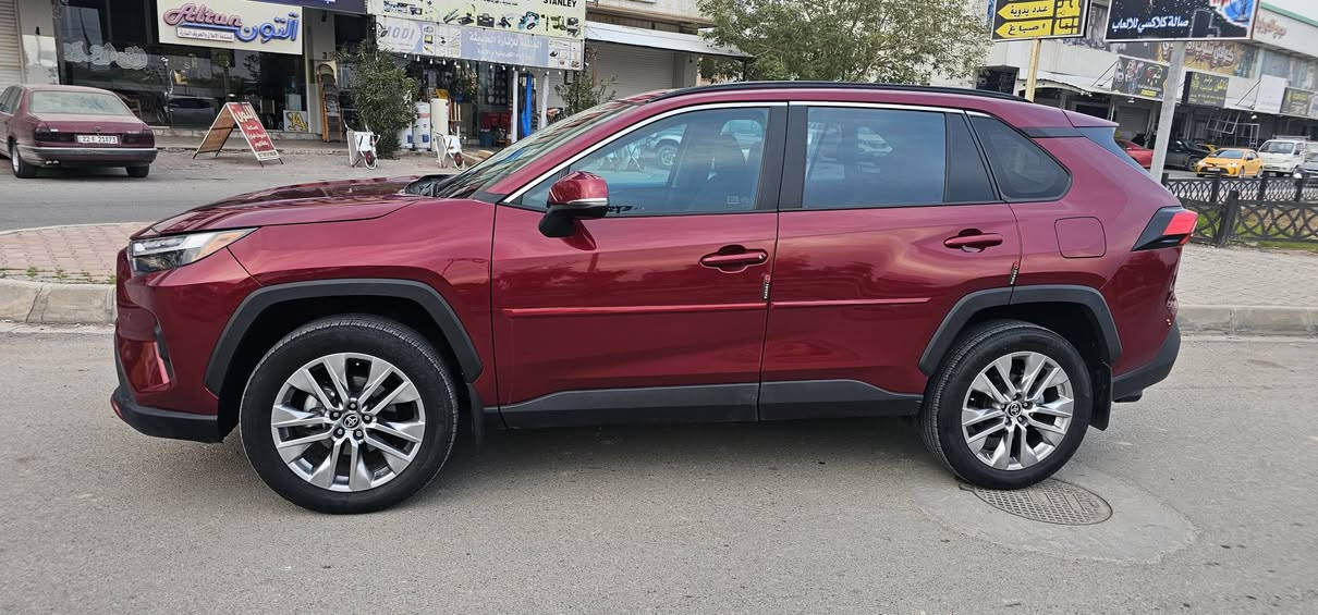 سلام عليكم
للبيع راف فور 

فول مواصفات XLE بريميوم 

سعرها 265 
السياره كتاب شهداء بأسمي 
 بدون ايرباك ( فقط ايرباك برده طاك )
ضرر جامرلغ امامي ومبدل بلادي
 بدون دواخل 
فتحة سقف سلايد

دفع رباعي

تدفئة كشنات 

كشن خزن ميموري 

كشن السائق كهرباء 

تدفئة ستيرن

بصمة تشغيل

بصمة ابواب 

رادار امامي

رادار خلفي

رادار جانبي ونقاط عمياء 

صندوق كهربائي شفط 

هاندبريك بصمة 

كاربلاي وايرليس 

عداد نصف دجتل 

3وضعيات قيادة  

اوتو هولد

اوتو ستوب 

تبريد مناخين

تبريد قطعتين 

محافظة على المسار 

مانع اصطدام 

لايتات زينون 

بروجكتر زينون 

ويل كب 19

وباقي مواصفات الراف فور المعروفة

تليفون ***********
