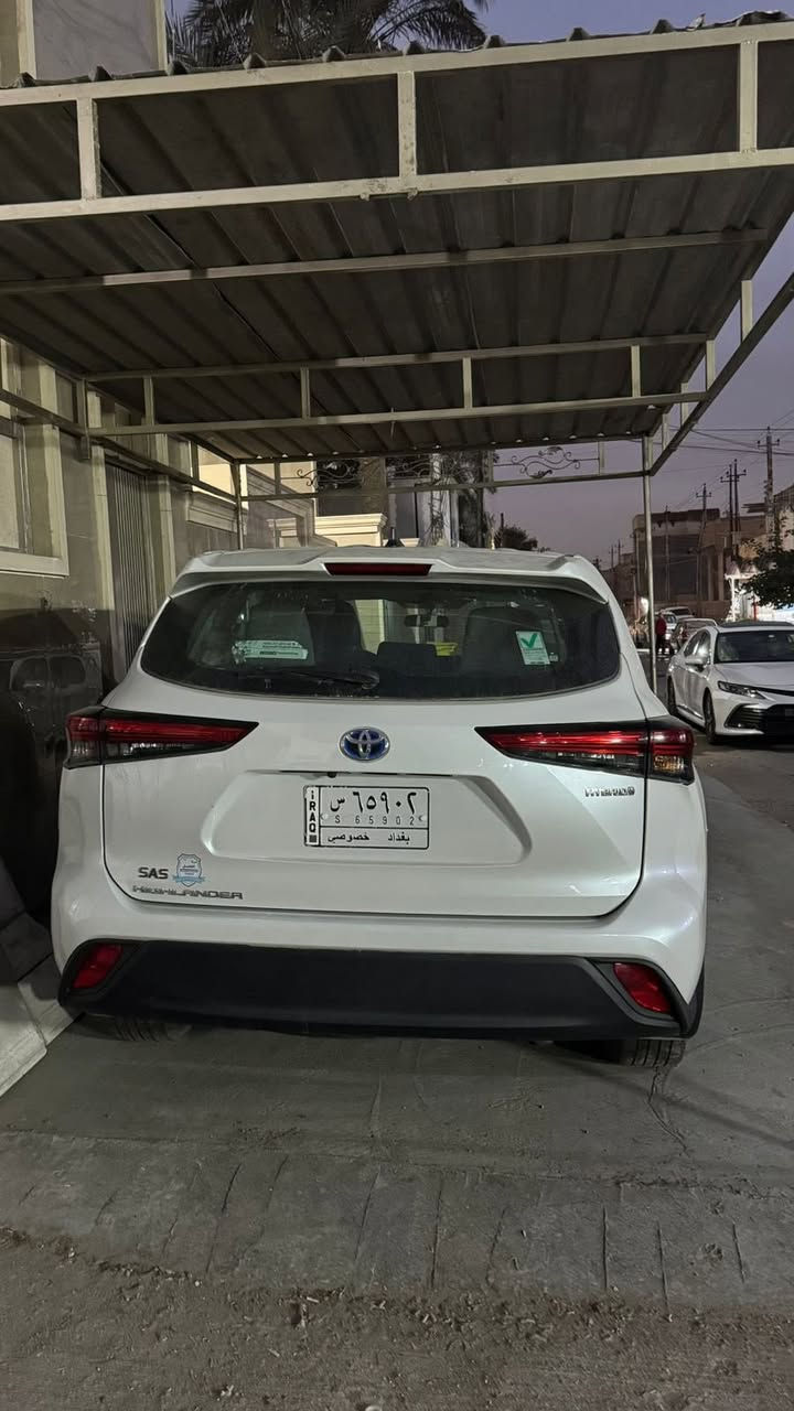 السلام عليكم تويوتا هايلاندر 2022 هايبرد 2.5 خليجي وكالة ساز داخل ضمان الشركه ماشية 35 مغلفه ppf حماية بالكامل صيانة جميعها داخل شركة ساز السيارة بحالة الوكالة 
استخدام بيت جداً بسيط تحويل مباشر بأسمي 
السعر 320$ بيها مجال 
العنوان : بغداد الكرخ 
الهاتف : ***********
