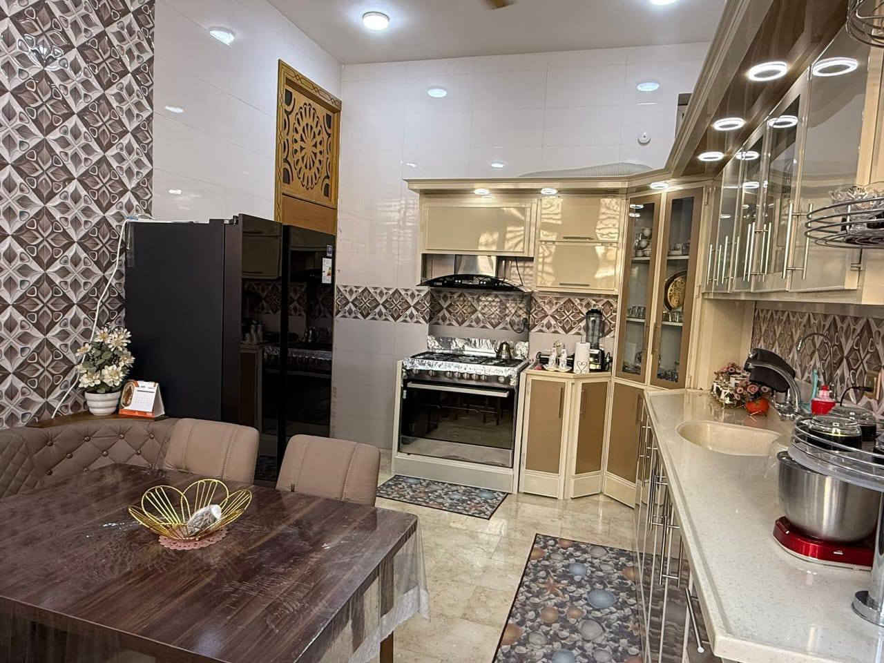 🏠  دار للبيع  🏠
                
 طابو ملك صرف مساحة (150م)  🏘
              الواجهة  ( 7.5م ) نزال ( 20م) 
 بناء حديث جداً طابقين 🏠  2025
#طابق_الأرضي_اول : استقبال، صالة، مطبخ  ،  غرفة منام 1، مجمع صحي داخلي وخارجي ،🚘 مناور 2

#طابق_الثاني :غرفة منام ٢ ، صالة   ، بيتونة كبيرة 

🌎 #الموقع : بابل ابي غرق حي الحسين / خلف محطة  بانزخانة إليسار 

💶#السعر_خاص / لدينا عروض تناسبا   
#ملاحظة  نستقبل كافة عروضكم ولدينا المزيد من العروض
#للاستفسار_الاتصال_على_الارقام_مكتب 

#عقارات_احمد_عطاالله_آل_منصور _للعقارات _والمقاولات العامة والتصميم الهندسية 
بابل ابي غرق حي الحسين قرب محطة اليسار
رقم الهاتف /  *********** 🇮🇶🌷
