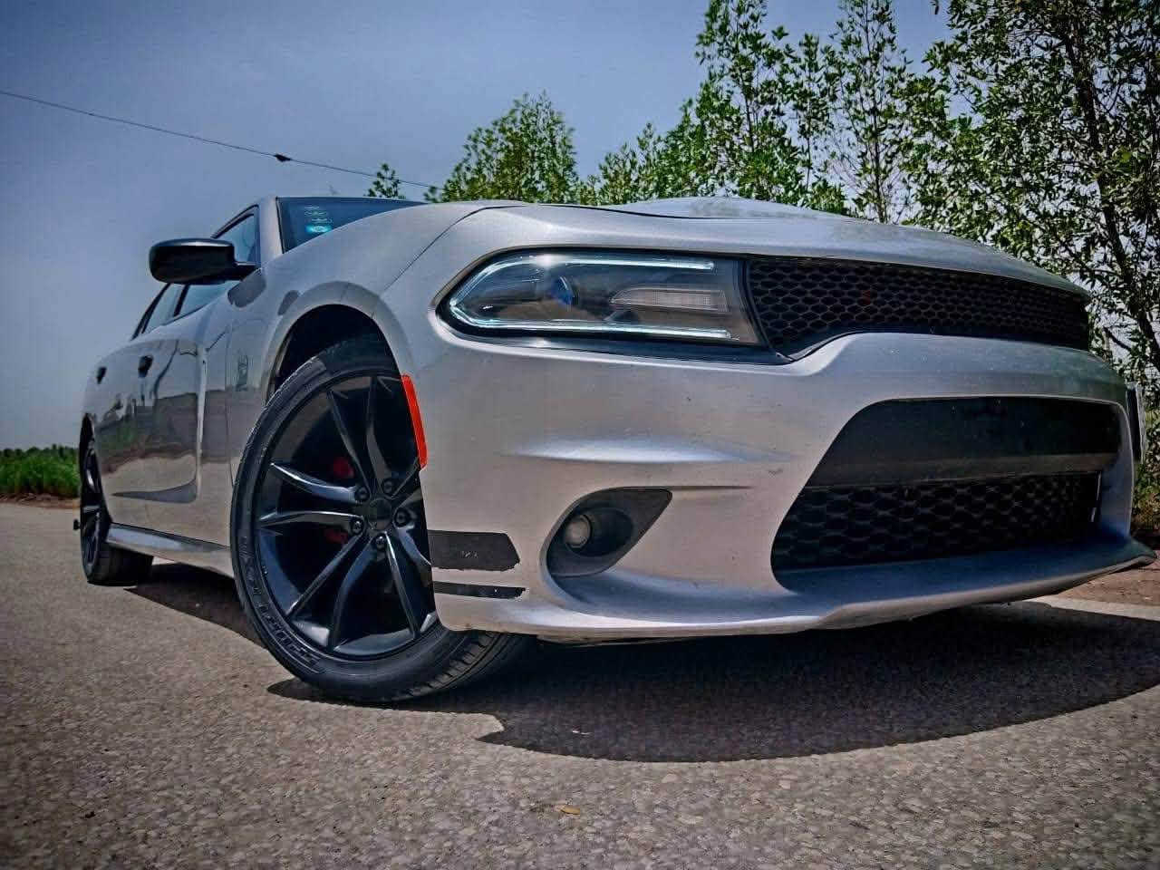 السلام عليكم
جارجر SXT بلاص 2018 اصل 

اعلا فئه بلSXT

* محرك 3.6 v6

    شاشة Uconnect قياس 8.4 بوصة.

* دعم Apple CarPlay وAndroid Auto.

*كندي تو ويل 

* مقاعد حضن كهربائيه

* تدفئة للمقاعد الأمامية

* تشغيل السيارة عن بُعد (Remote Start).

* دخول وتشغيل ذكي بدون مفتاح.

* ماشيه 197الف 

* كاميرا خلفية دواره وحساسات اصطفاف

*تبديل ويل تاير 18 جديد

* السونار  بلمنشور 

* سياره بأسمي تحويل مباشر 

*سياره مسويله ادامه شامله

* السعر 185 وبيها مجال 

* مكان لسياره بغداد * الديوانيه باسمي تحويل مباشر 

***********

* گير محرك كفاله

- مواصفات السيارة
- بصمة تشغيل
- بصمة ابواب
- بصمة جنطة
- تبريد خلفي
- كشنات كهرباء
- كامرة خلفية
-حساسات خلفيه
