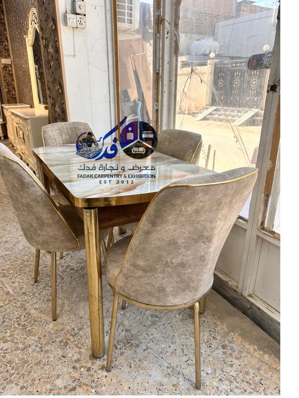 6 كرسي 350 الف 
4 كرسي 275 الف 