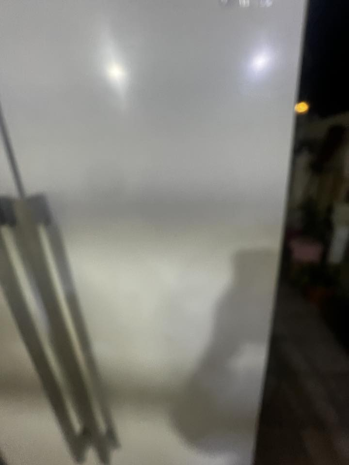 ثلاجة للبيع ***********
