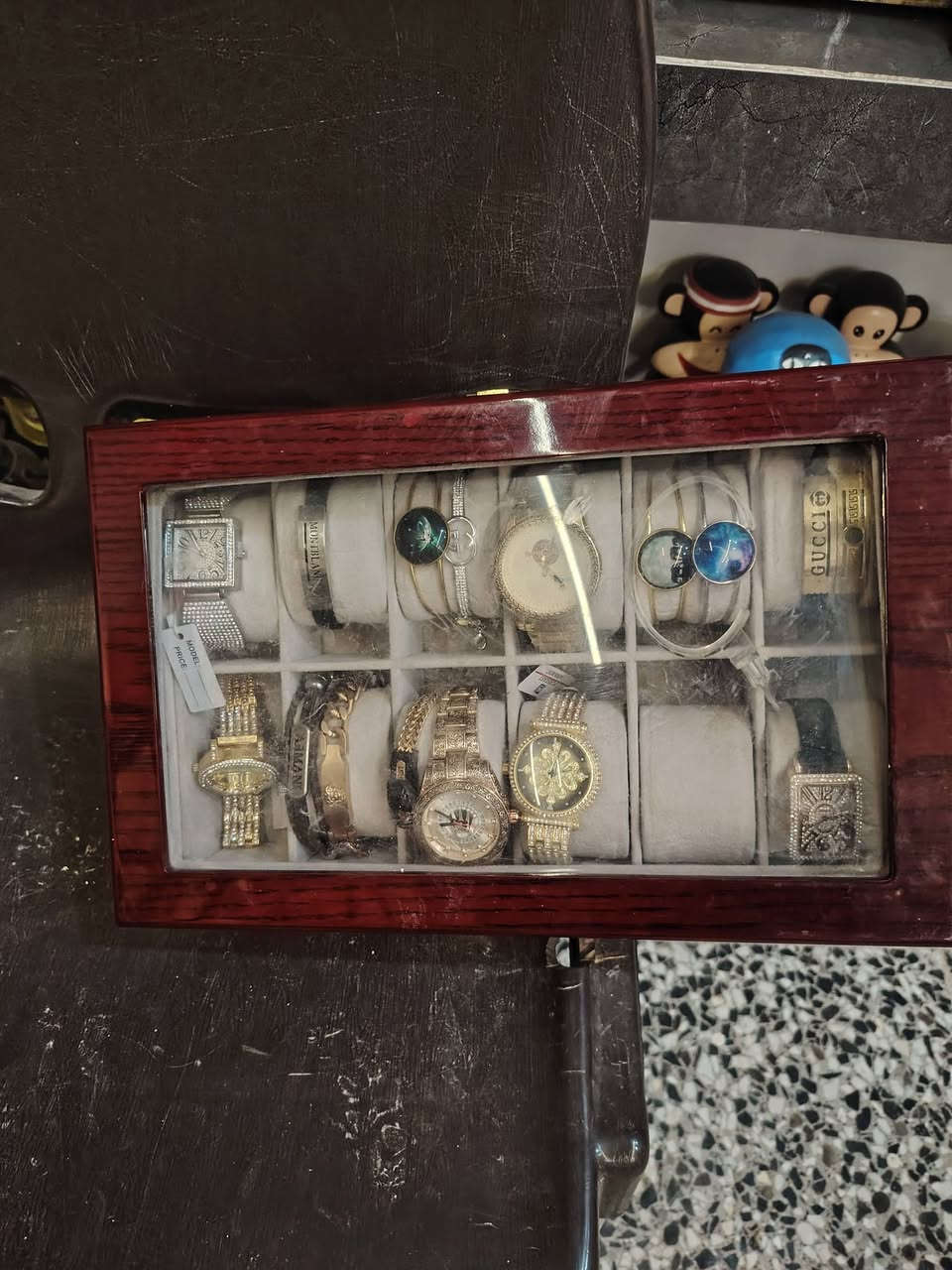 سلام عليكم عندي غراض تصفيت محل بيع شلع لحد يطب وكول ريد هاي وهاي بيع كلهن شلع وخير من الله بيهن غراض كلهن جددمن ملابس حذيه جنط تراكات شحاطات نساء هاذه رقمي. سعر ثلاثه ملاين وميتين       3200     ***********  بي واتساب
