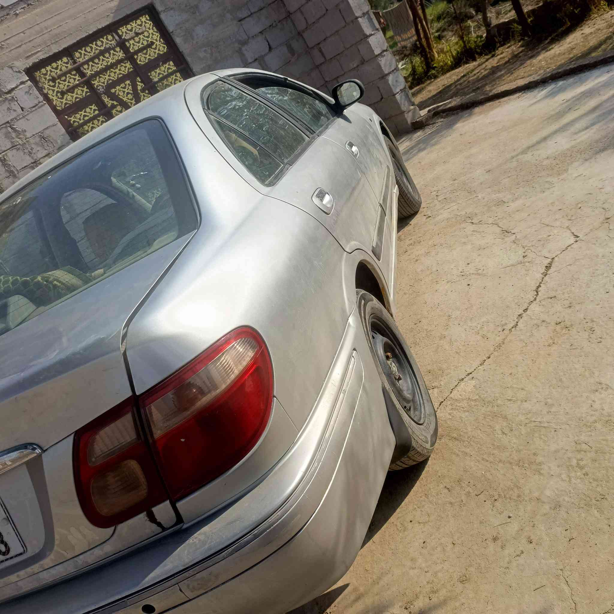 للبيع نيسان سني موديل( 2003) محرك سود كير عادي كير ومحرك كفاله عامه ) سياره جانت صفره ورجعناهاء رصاصي 
محرك  (الف وثمنمين ) سياره حلو مال جناي  لوحات نكليزي 
(مكان بغداد ابو غريب ) سعر75وبيه مجال💸🤍
